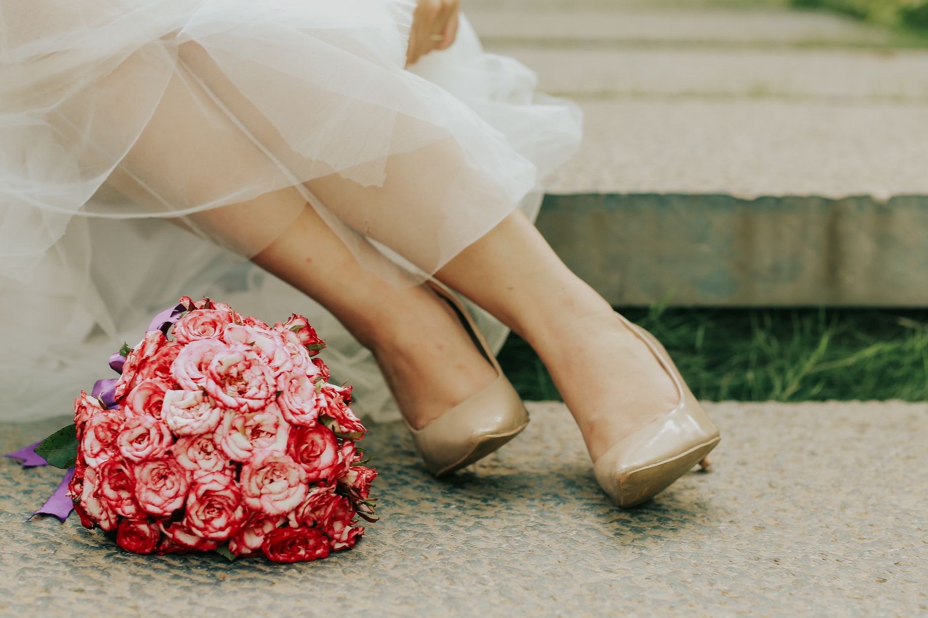 What to Wear to a Summer Wedding: The Complete Guide